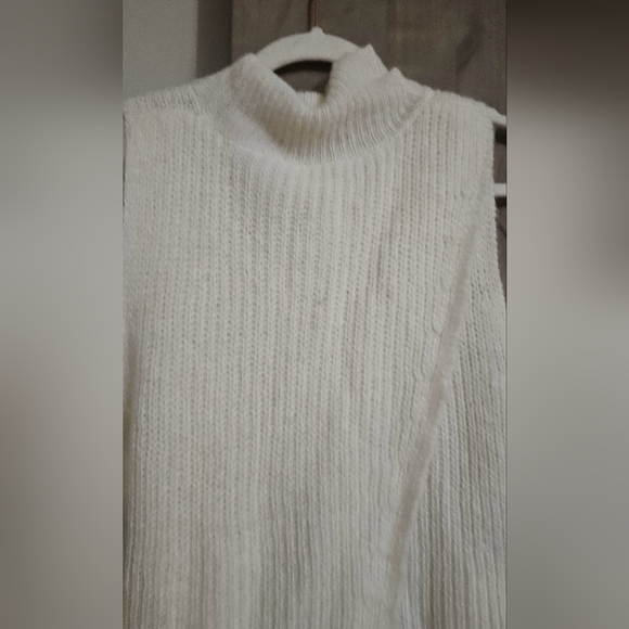 FRENCH CONNECTION Mathilde Embellished Split-Back Sweater top. Size XS NWT - Picture 9 of 12